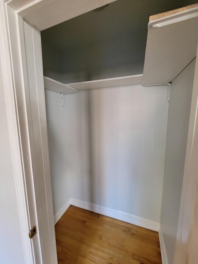 Building Photo - 1340 W 18th Pl