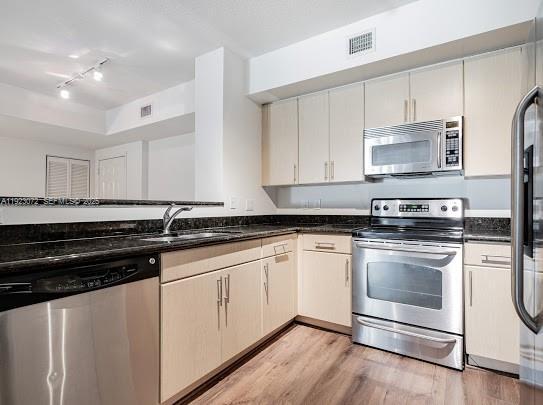 Building Photo - 2421 NE 65th St