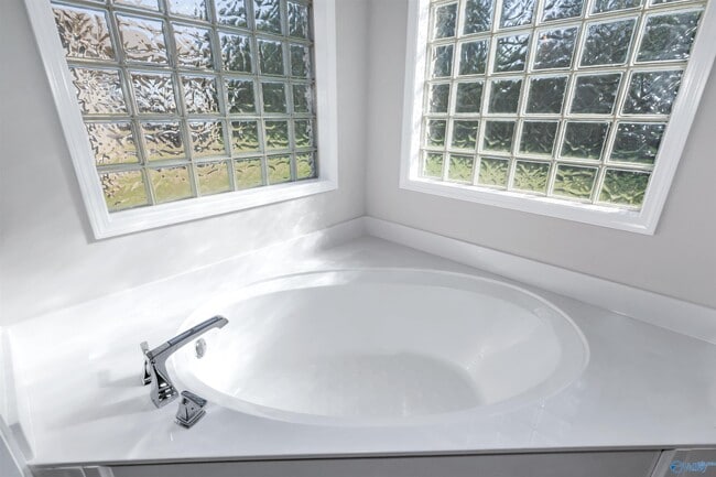 Building Photo - 9057 Redstone Square Dr