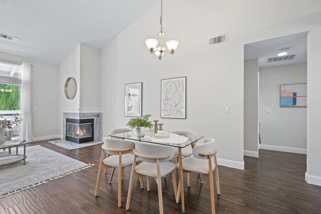 Building Photo - 1735 Parkview Green Cir