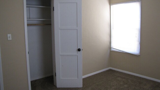 Building Photo - 105 Brighton Way