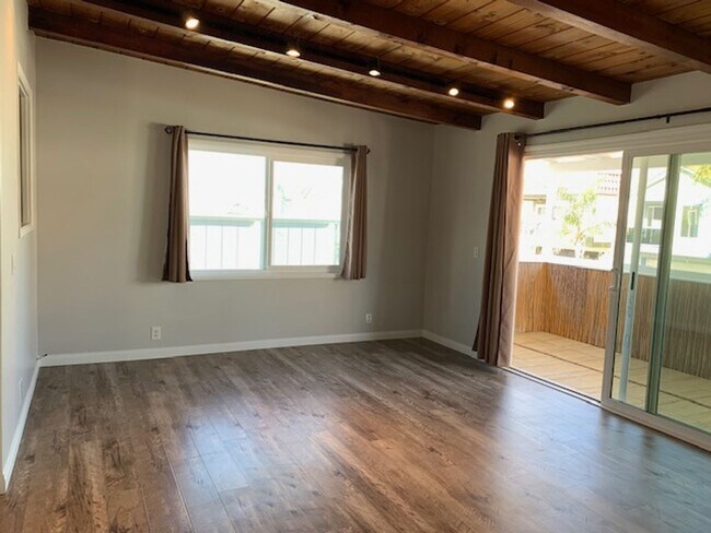 Building Photo - Silverstrand | Oxnard | Newly Renovated 2 Bed + 2 Bath | Office Space!