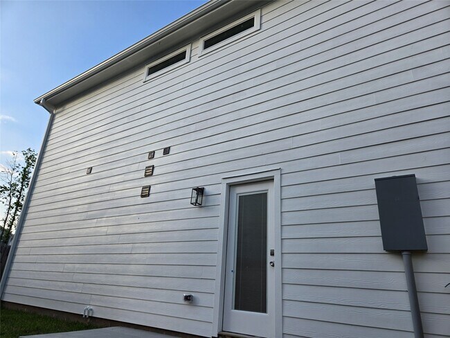 Building Photo - 16710 Timberglen St