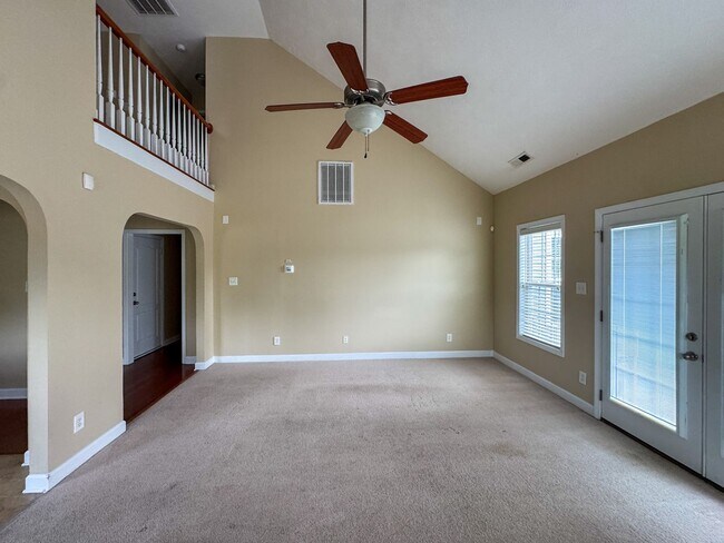 Building Photo - Gorgeous 3 Bed 2.5 Bath Home on Corner Lot