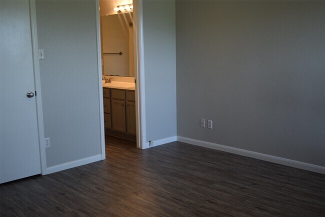 Building Photo - 18130 Beaverdell Dr
