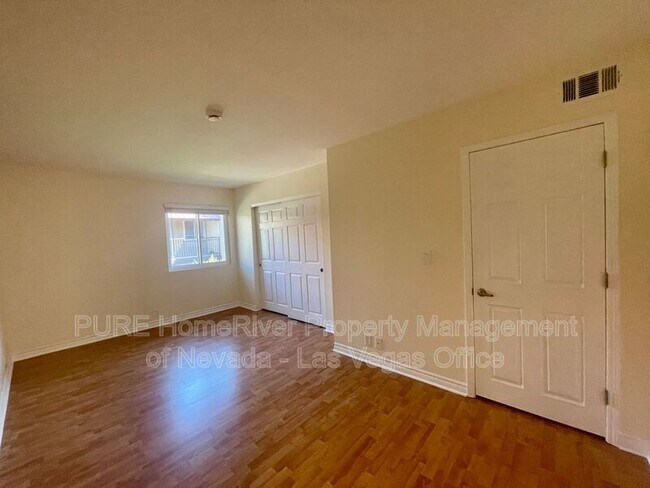 Building Photo - 5206 River Glen Dr