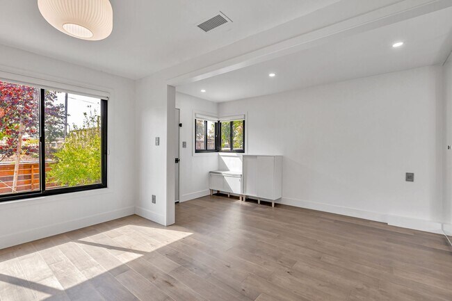 Building Photo - Remodeled Home in near Downtown Mountain View