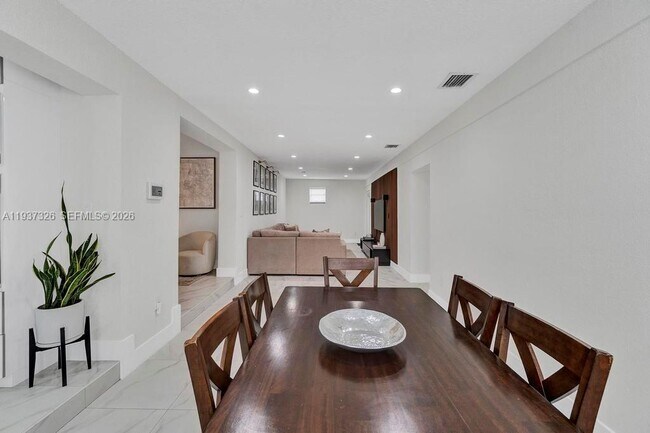 Building Photo - 6470 SW 27th St