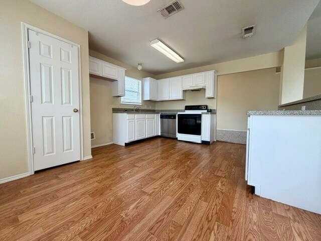 Building Photo - 1611 Windcastle Dr