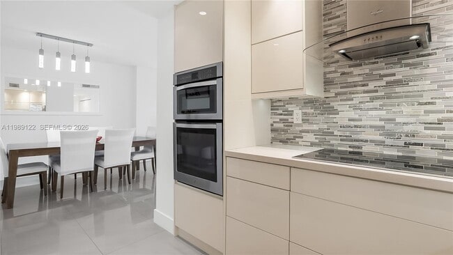 Building Photo - 300 Bayview Dr