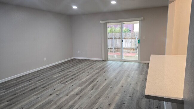 Building Photo - 2678 Caminito Secoya