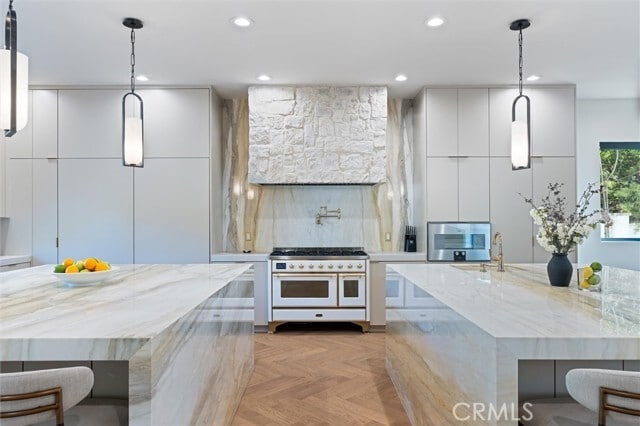 Building Photo - 17437 Oak Creek Ct