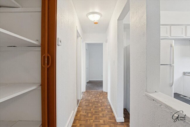 Building Photo - $1300 3 bedroom