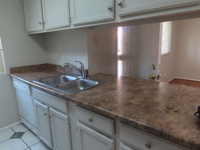 Building Photo - North Mesa 2 Bedroom 2 Bath Condo in Gated Community