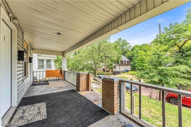 Building Photo - 1174 La Croix Ave