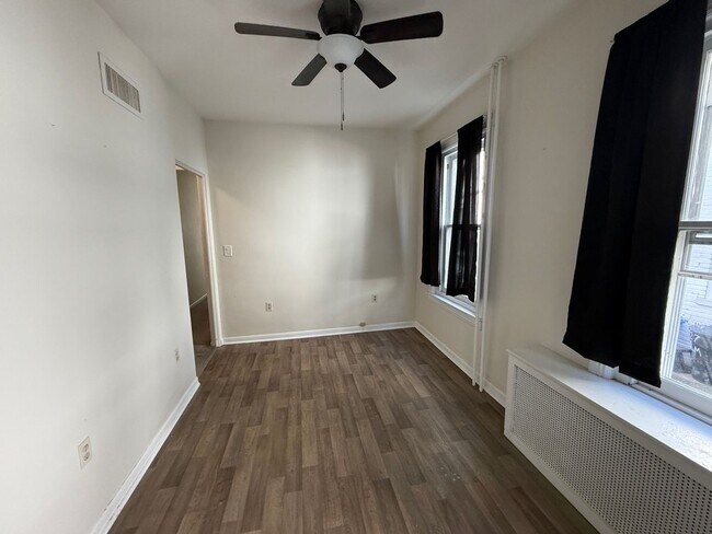 Building Photo - 425 Elm St
