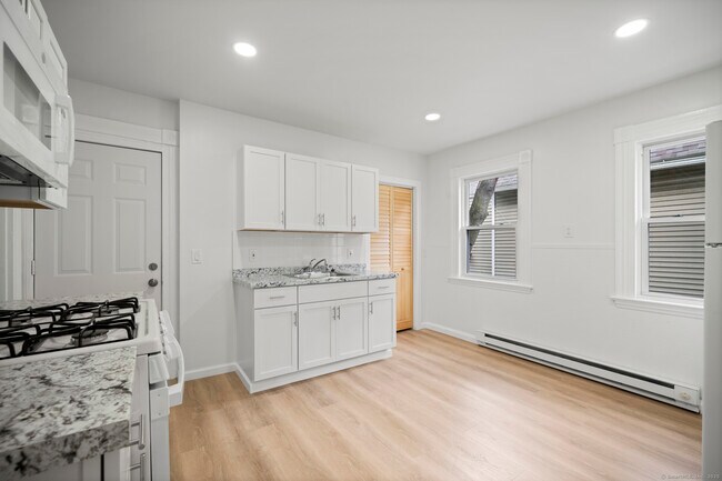 Building Photo - 220 Hillside Ave