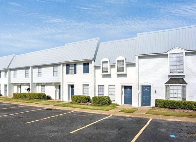 Building Photo - 4805 Park Towne Way