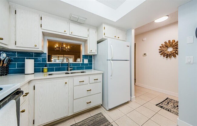 Building Photo - 601 N Hercules Ave