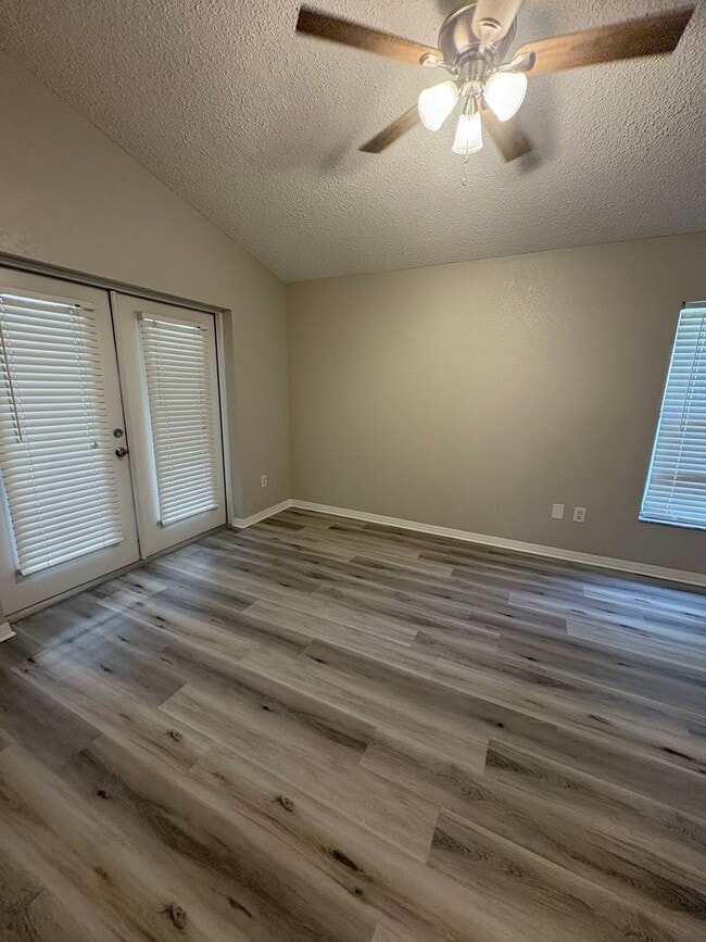 Building Photo - Cute Mt Dora Home, Great location. Many up...