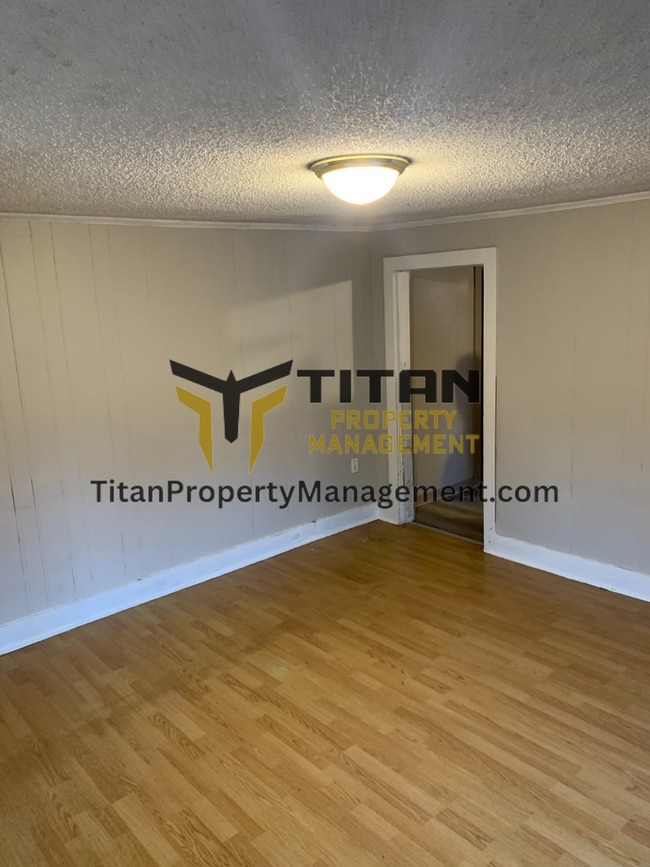 Building Photo - 2Bed/1Bath House