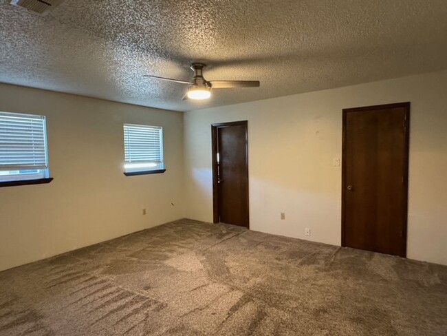 Building Photo - Comfy & Spacious 3 Bed Home! Mesa School D...