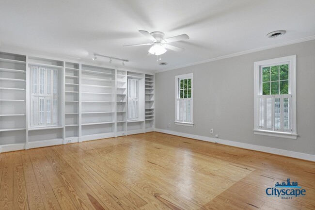 Building Photo - Charming Farmhouse-style Home Adjacent to Huguenot Park!