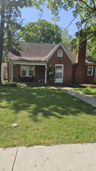 Building Photo - 815 W Johnson St