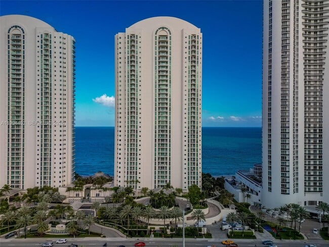 Building Photo - 16047 Collins Ave