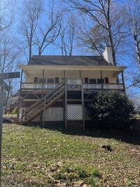 Building Photo - Gorgeous 3 Bedroom 2 Bath House with Front...