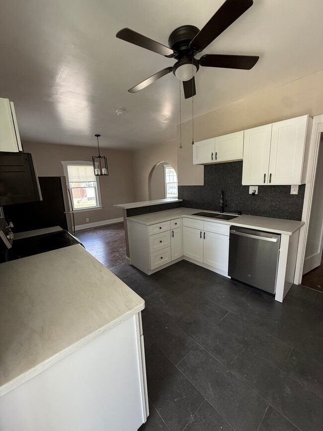 Kitchen - 110 Beechwood Ave