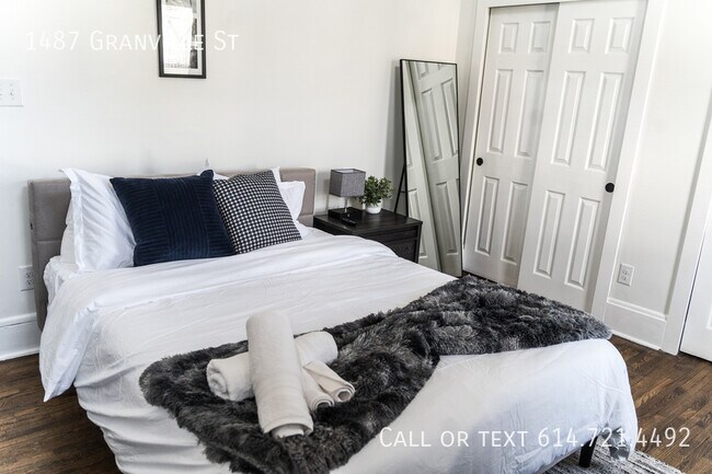 Building Photo - 1487 Granville St