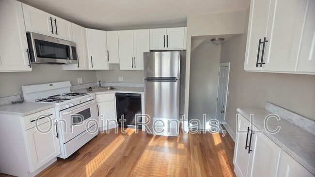 Building Photo - 14526 Russell Ave