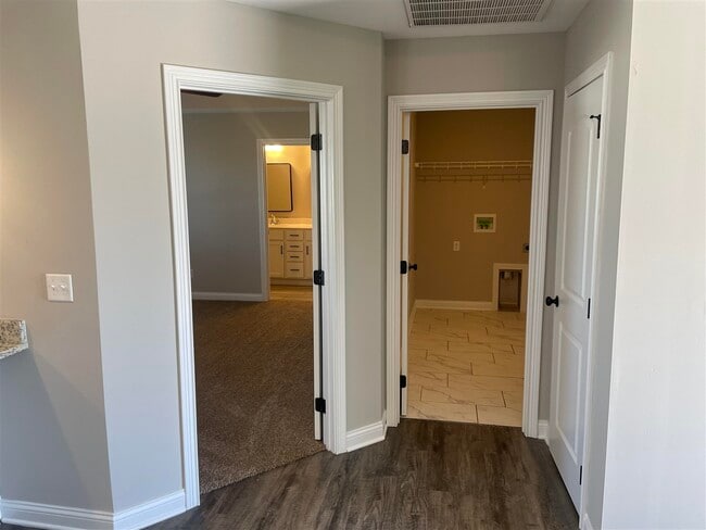 Building Photo - 2992 Laredo Dr