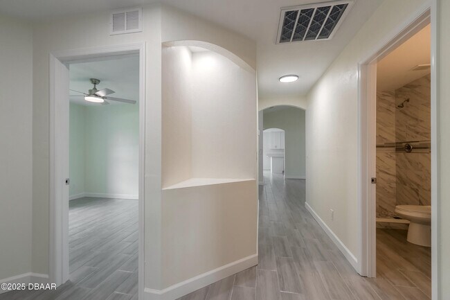 Building Photo - 1431 Victory Palm Dr