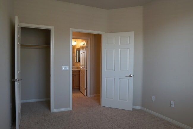 Building Photo - 40093 Corte Refugio