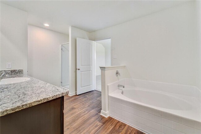 Building Photo - 116 Maywood Ln