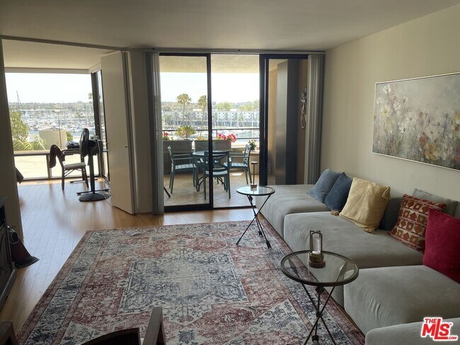 Building Photo - 4314 Marina City Dr