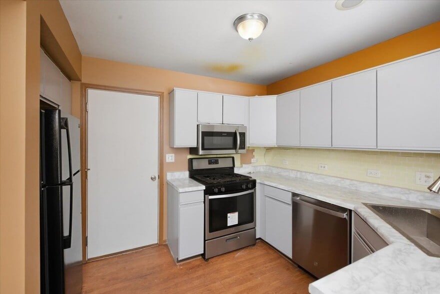 Building Photo - 118 Cambrian Ct