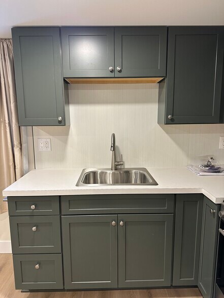 Building Photo - 2412 Columbia St SW