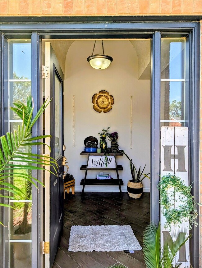 Building Photo - Exceptional Home in Arlington – Great Layout & Prime Location