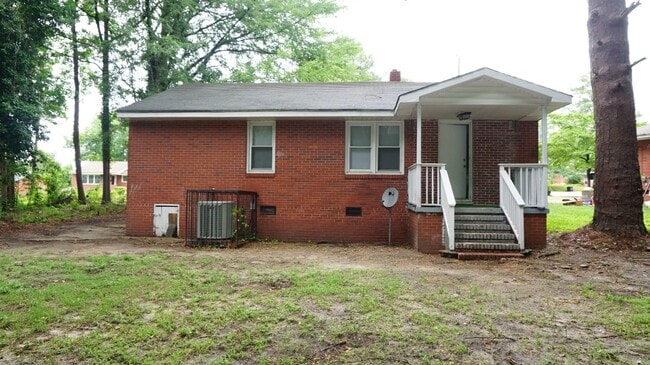 Building Photo - 2064 Seneca Dr
