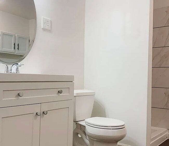 Building Photo - 4BR Tri-Level with Sunroom & Oversized Fenced Yard & 2-Car Garage!