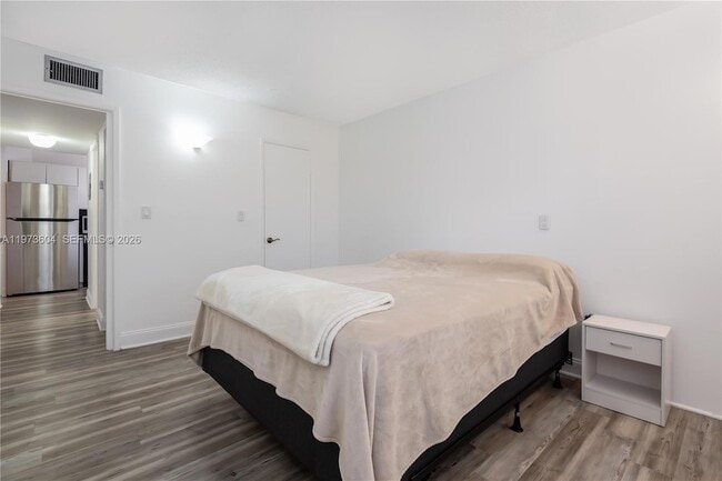 Building Photo - 8889 Fontainebleau Blvd