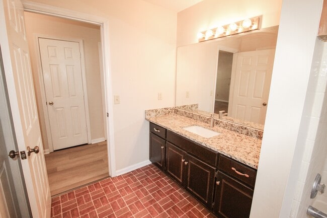 Building Photo - 507 S Kevin Ct