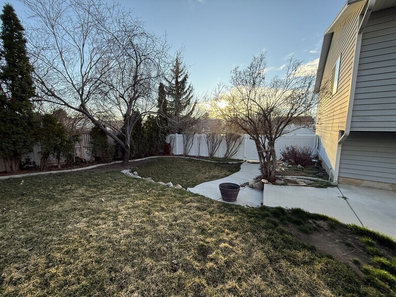 Building Photo - 11713 S Eagle Ridge Dr