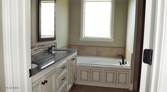 Building Photo - 23 Silver Cedar Ct