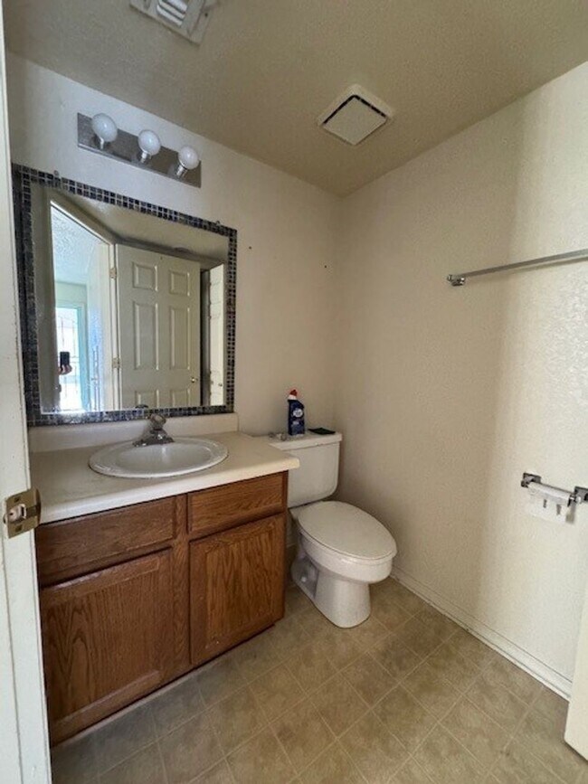 Building Photo - 2Br 2Ba Condo McCormick area w/Garage, Pool