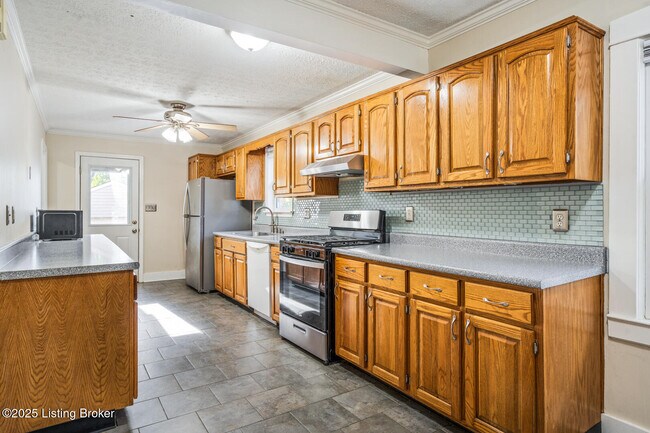 Building Photo - 614 E Brandeis Ave