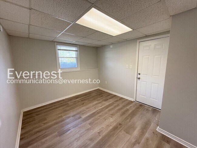 Building Photo - 3 Bed/1.5 Bath Home with Garage / Pet-Friendly / Coming Soon!